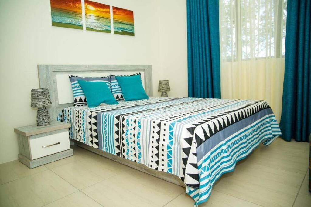 Entire Luxury 3 Bedroom Condo For Rent - Flic-En-Flac - Close To Beach Exterior foto