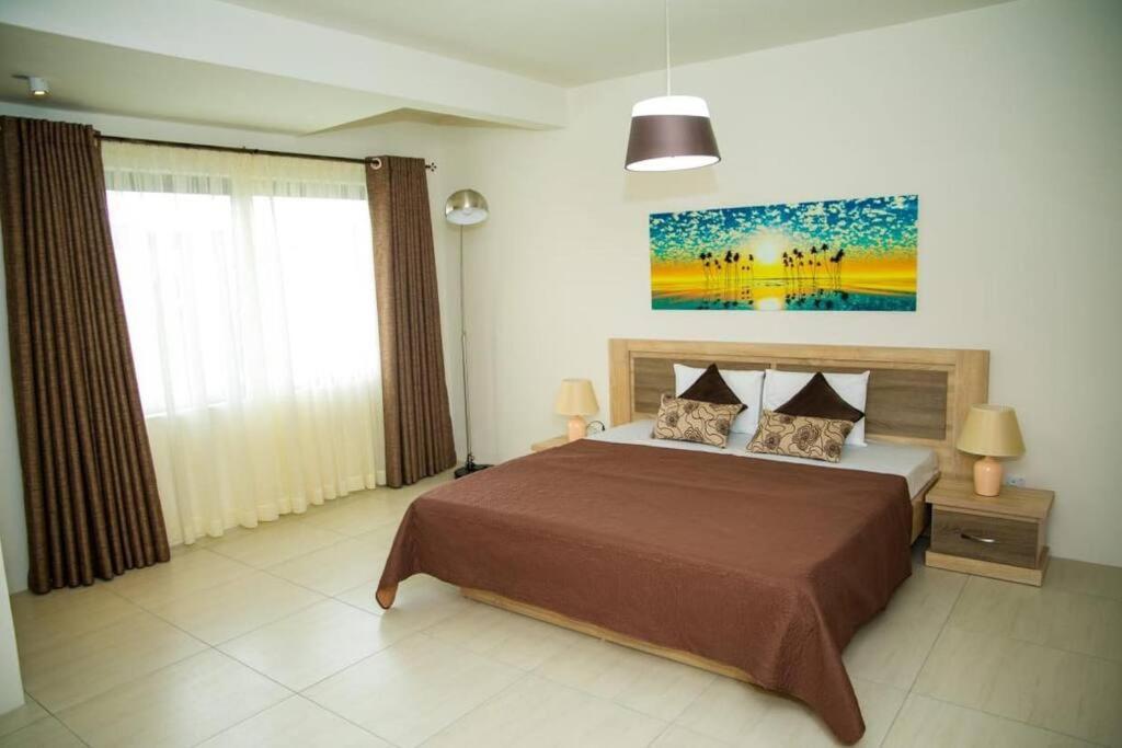 Entire Luxury 3 Bedroom Condo For Rent - Flic-En-Flac - Close To Beach Exterior foto