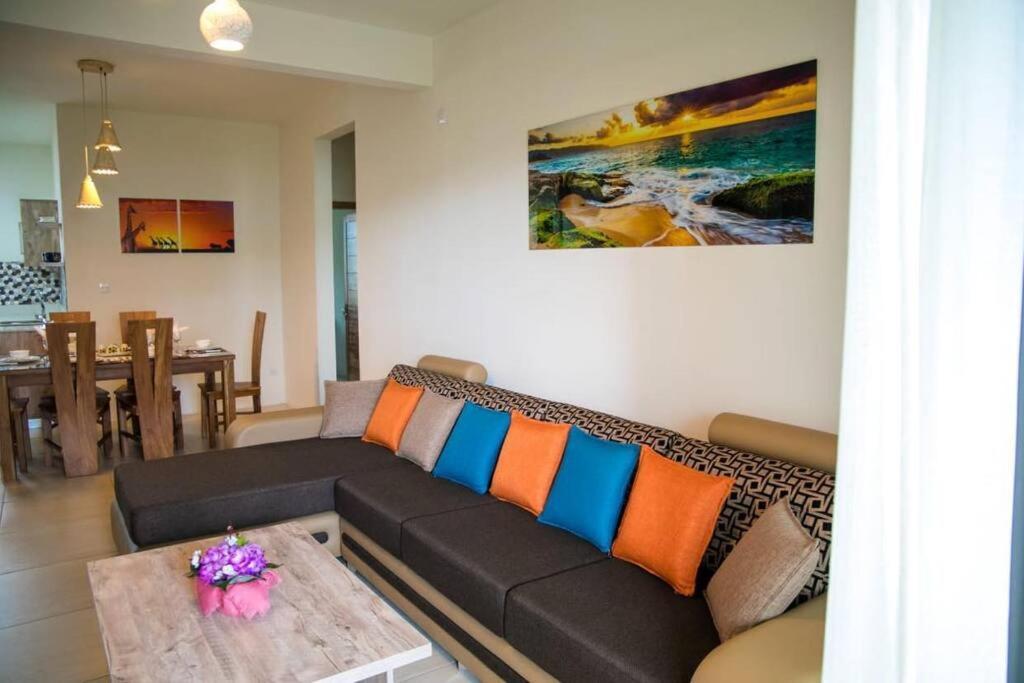 Entire Luxury 3 Bedroom Condo For Rent - Flic-En-Flac - Close To Beach Exterior foto