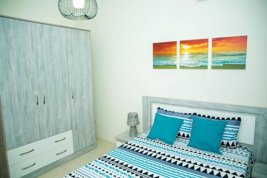 Entire Luxury 3 Bedroom Condo For Rent - Flic-En-Flac - Close To Beach Exterior foto