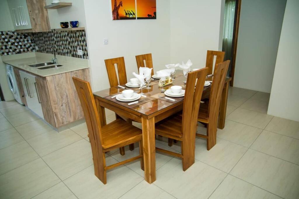 Entire Luxury 3 Bedroom Condo For Rent - Flic-En-Flac - Close To Beach Exterior foto