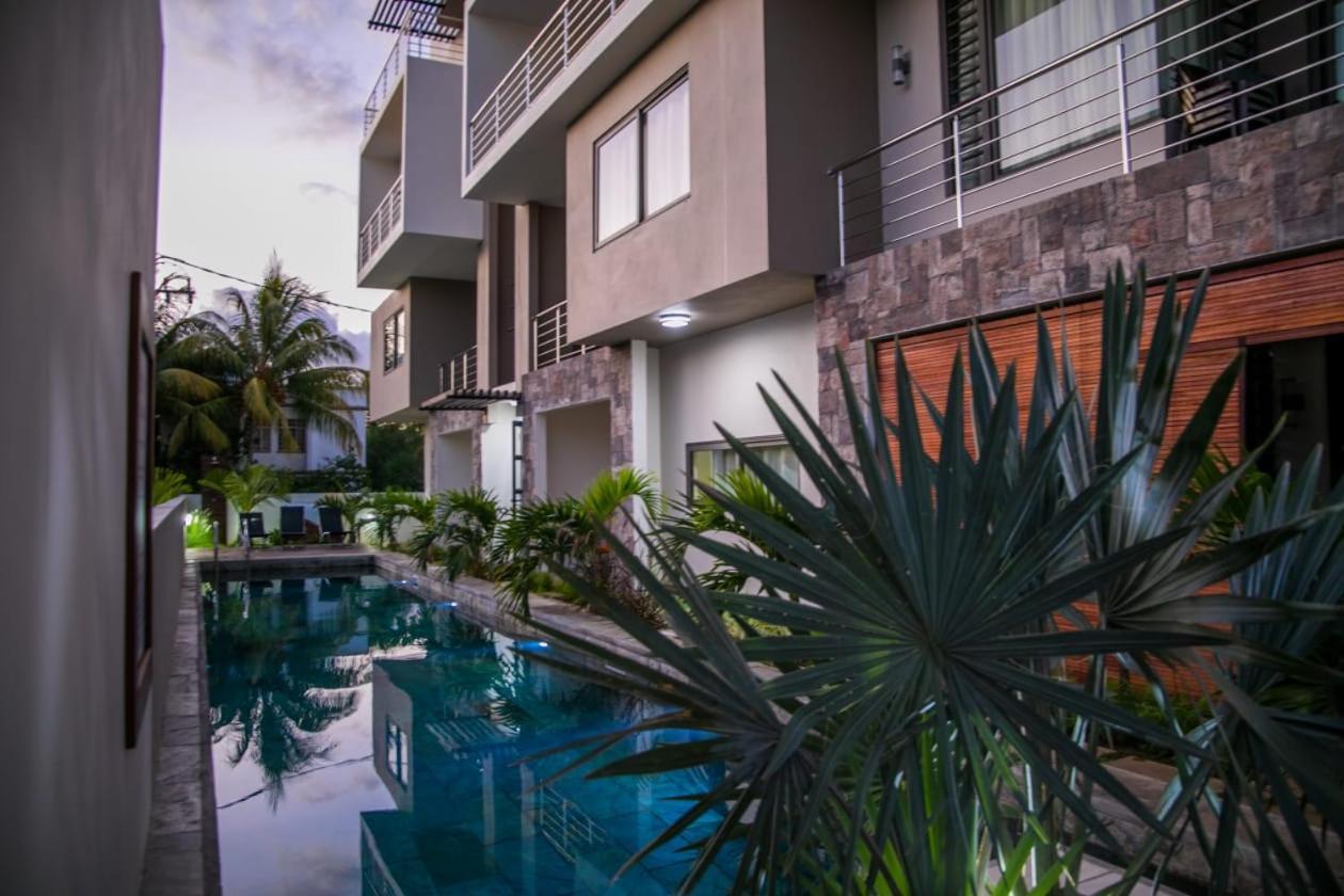 Entire Luxury 3 Bedroom Condo For Rent - Flic-En-Flac - Close To Beach Exterior foto
