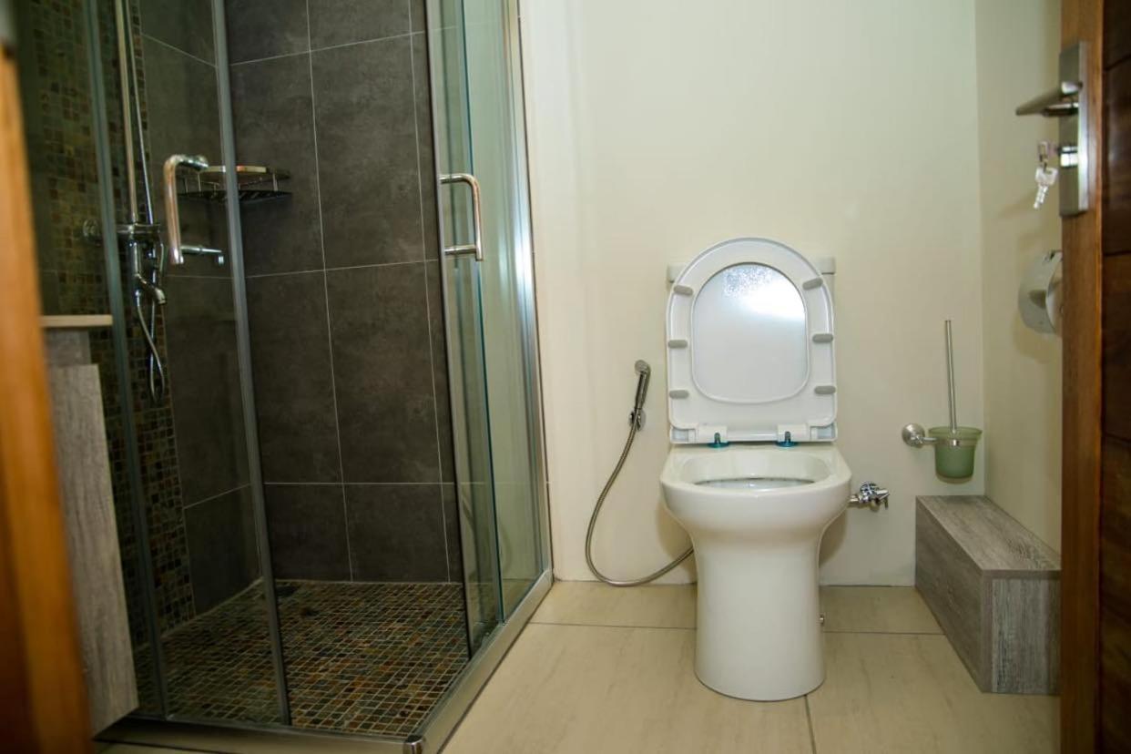 Entire Luxury 3 Bedroom Condo For Rent - Flic-En-Flac - Close To Beach Exterior foto